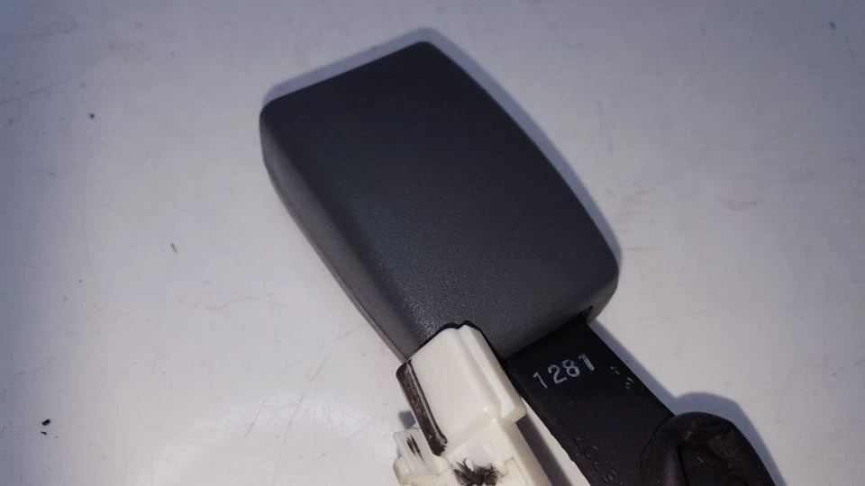 Seat Belt Front Bucket Seat Driver Buckle Fits 98-02 ISUZU RODEO 540546 Foto 3 de 4