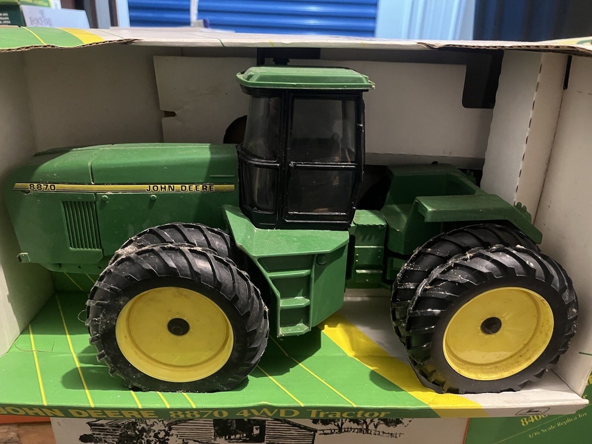 1/16 JOHN DEERE 8870 NIB