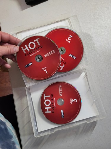 Hot in Cleveland The Complete Series DVD 2016 TV Land 17 Disc Set Free Shipping - Picture 7 of 7