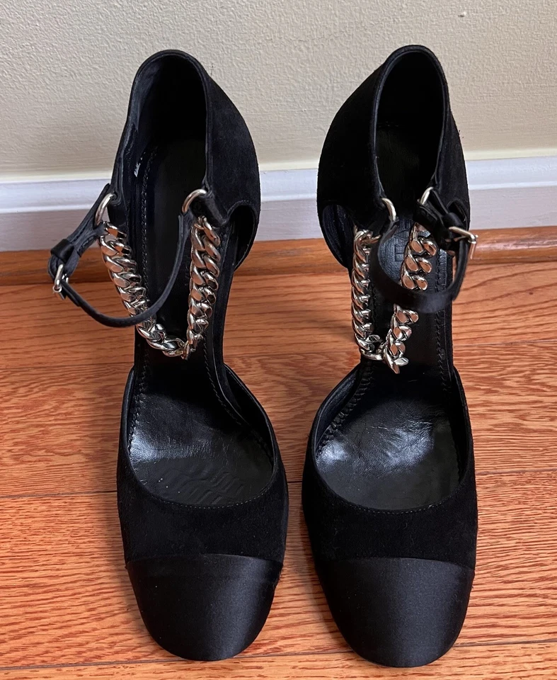 Zapatos de salón Giambattista Valli MaryJane de gamuza negra satinada con cadena talla 9 Foto 2 de 4