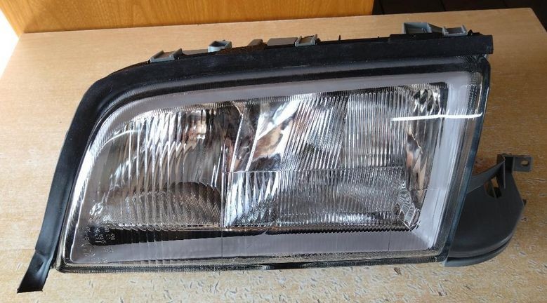 Phare avant gauche Mercedes C W202 pour remplacer un feu cassé ou terni