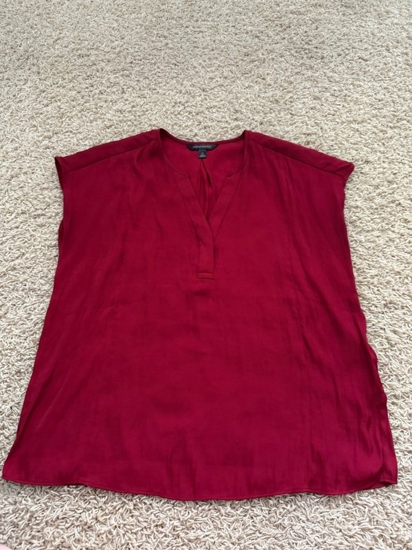 Banana Republic Red Short-Sleeve Blouse Size Medium Great for Work