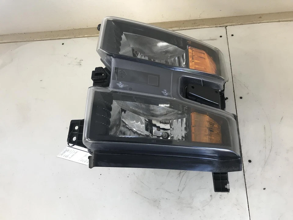 Used Left Headlight Assembly fits: 2021 Chevrolet Silverado 1500 pickup classic - Image 2 of 4