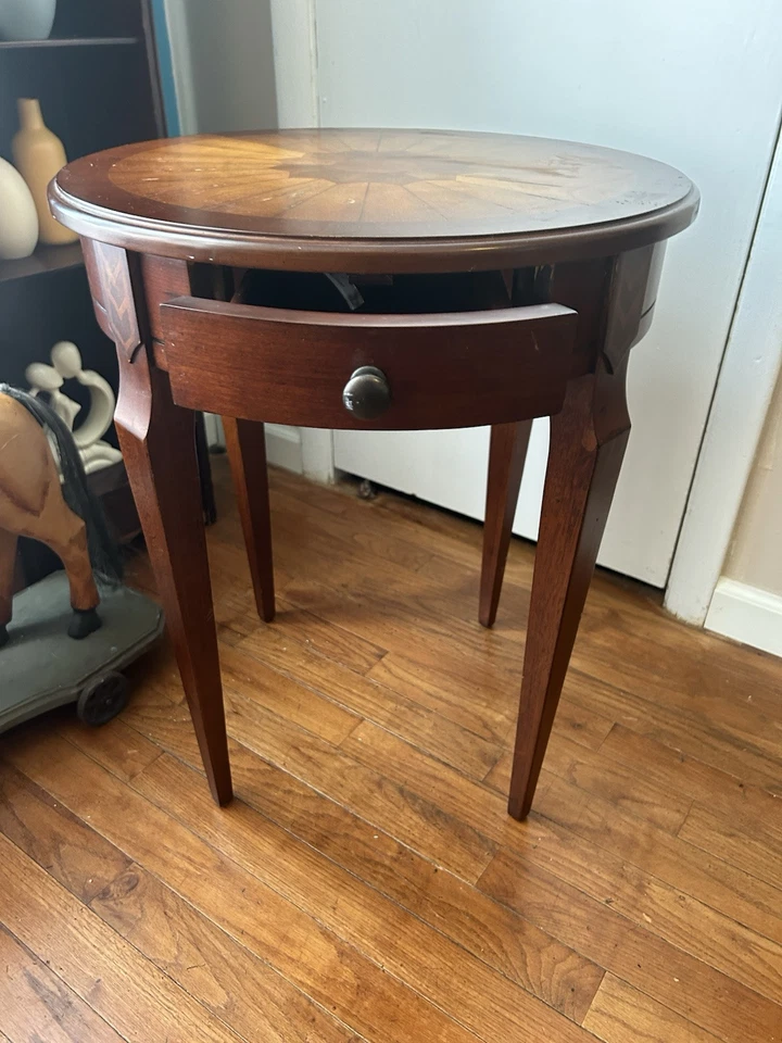 Mesa auxiliar Butler Specialty Company Archer 1 cajón - marrón cereza Foto 4 de 4