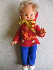 Puppe mit Kleidung Kurzhaarfrisur 70/80ger Jahre Gr. ca. 25 cm