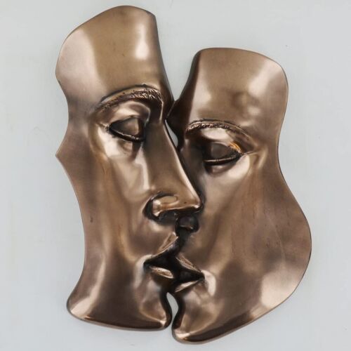 Lovers Kiss Wall Plaque In Cold Cast Bronze - 第 1/2 張圖片