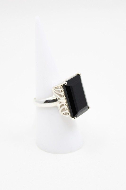size 8 womens ring onyx gemstone emerald cut 8 ctw silver 925