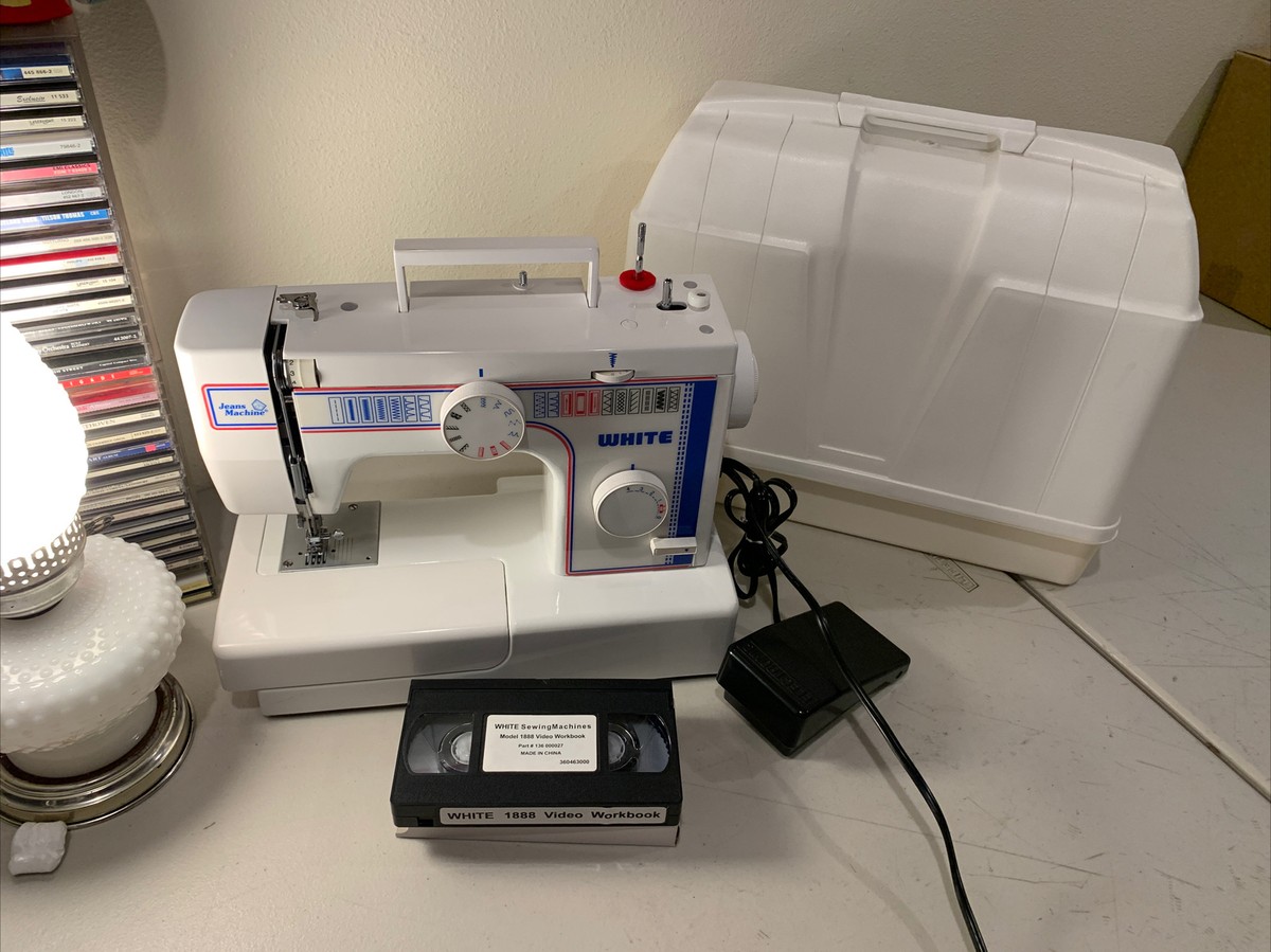 White Sewing Machine +Foot Pedal+Case+video PRISTINE Condition