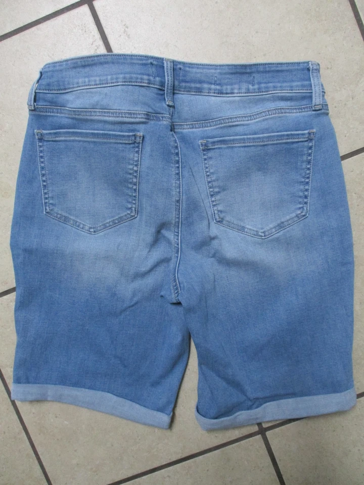 NYDJ Briella Denim Bermuda Denim Pantalones Cortos Talla 12 P Lavado Medio Elevación X Tuck Foto 3 de 3