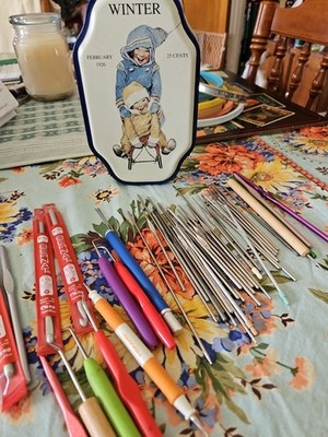Lot 64 Vintage Boye (+ Others) Crochet Hooks & Various Craft Hooks/Needles & Tin