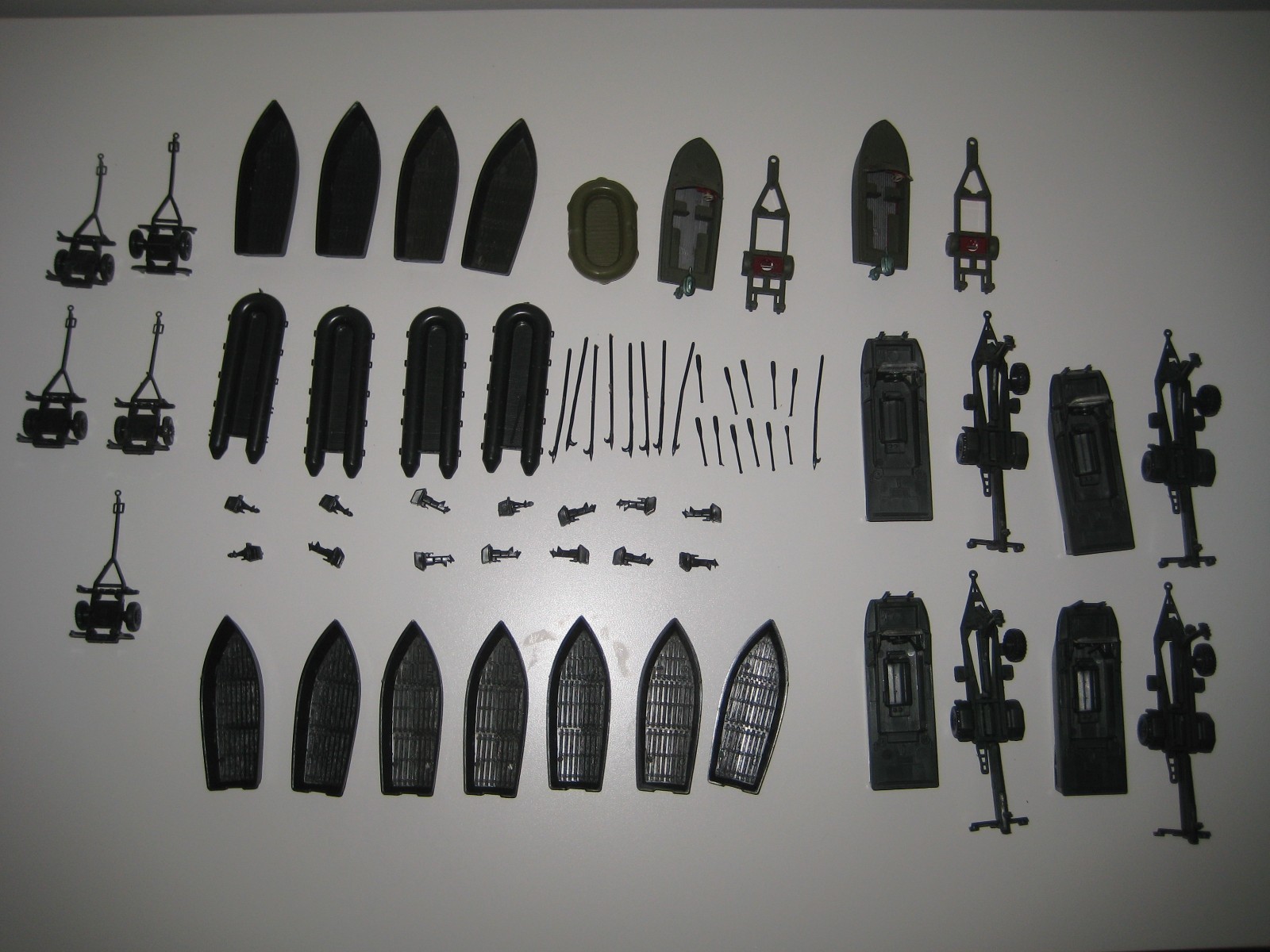 Roco Minitanks H0 (1) - Set de 22 botes, lanchas y canoas militares