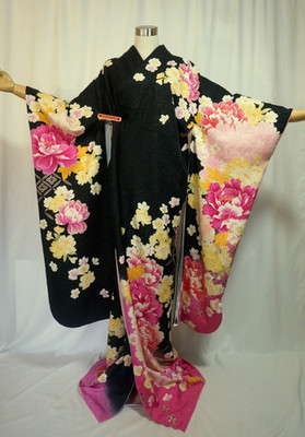 Japanese kimono SILK''FURISODE'', Peonies, GLD thread were woven,Black,L5'5''..4844