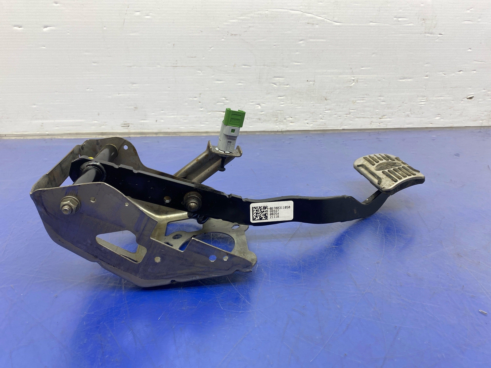 2017 - 2020 MASERATI LEVANTE M161 OEM BRAKE PEDAL ASSEMBLY 06700311050