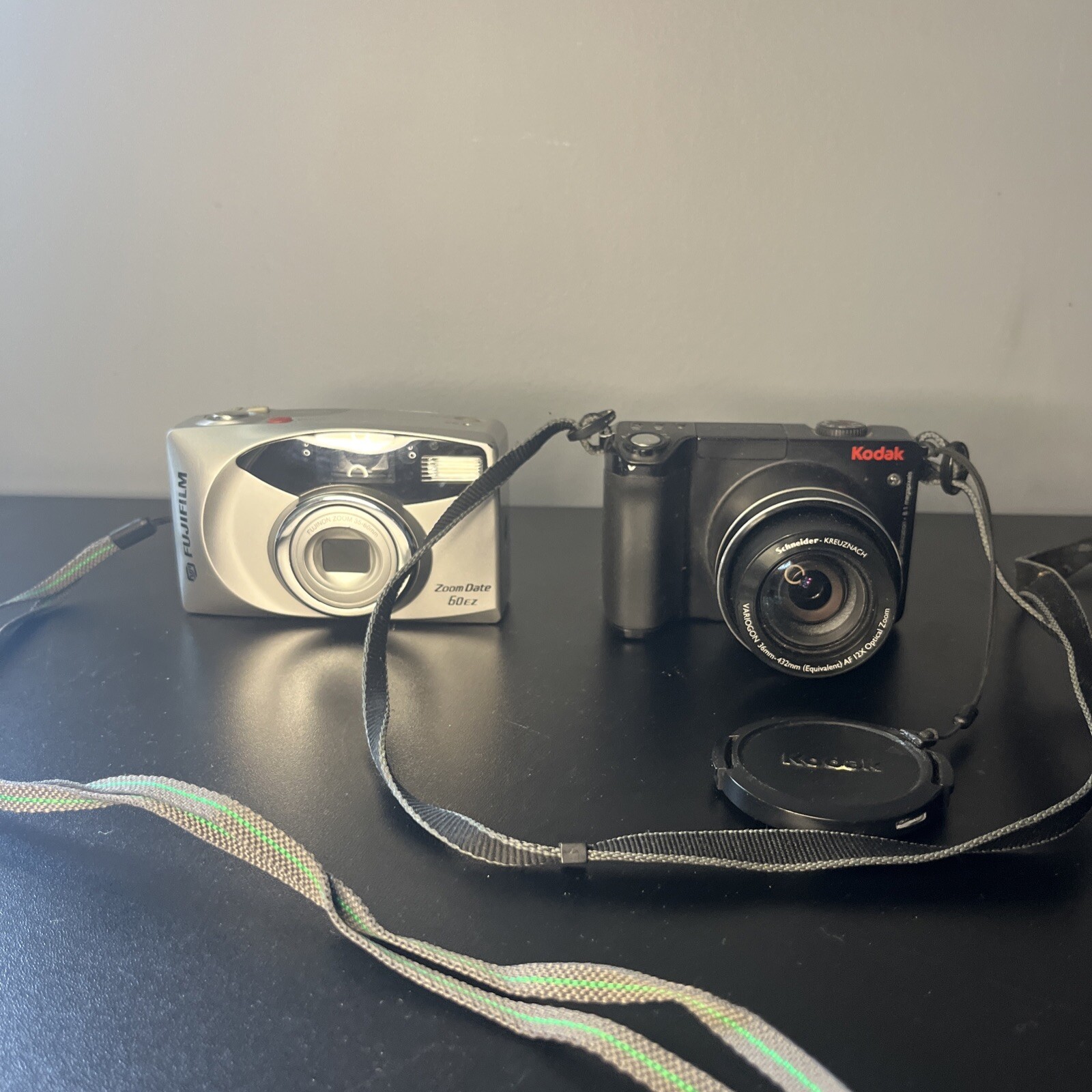 Kodak EasyShare ZD8612 IS Plus Fujifilm Zoom Date 60 Ez Untested Parts Only