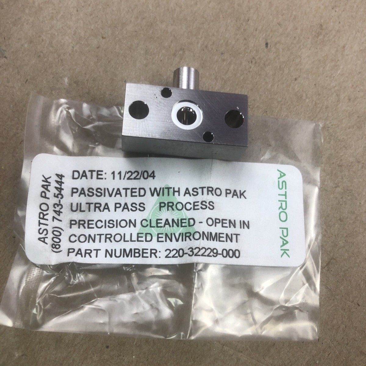 AMAT HYTRON 220-32229-000 13792 4504 R12 Clean Room Astro