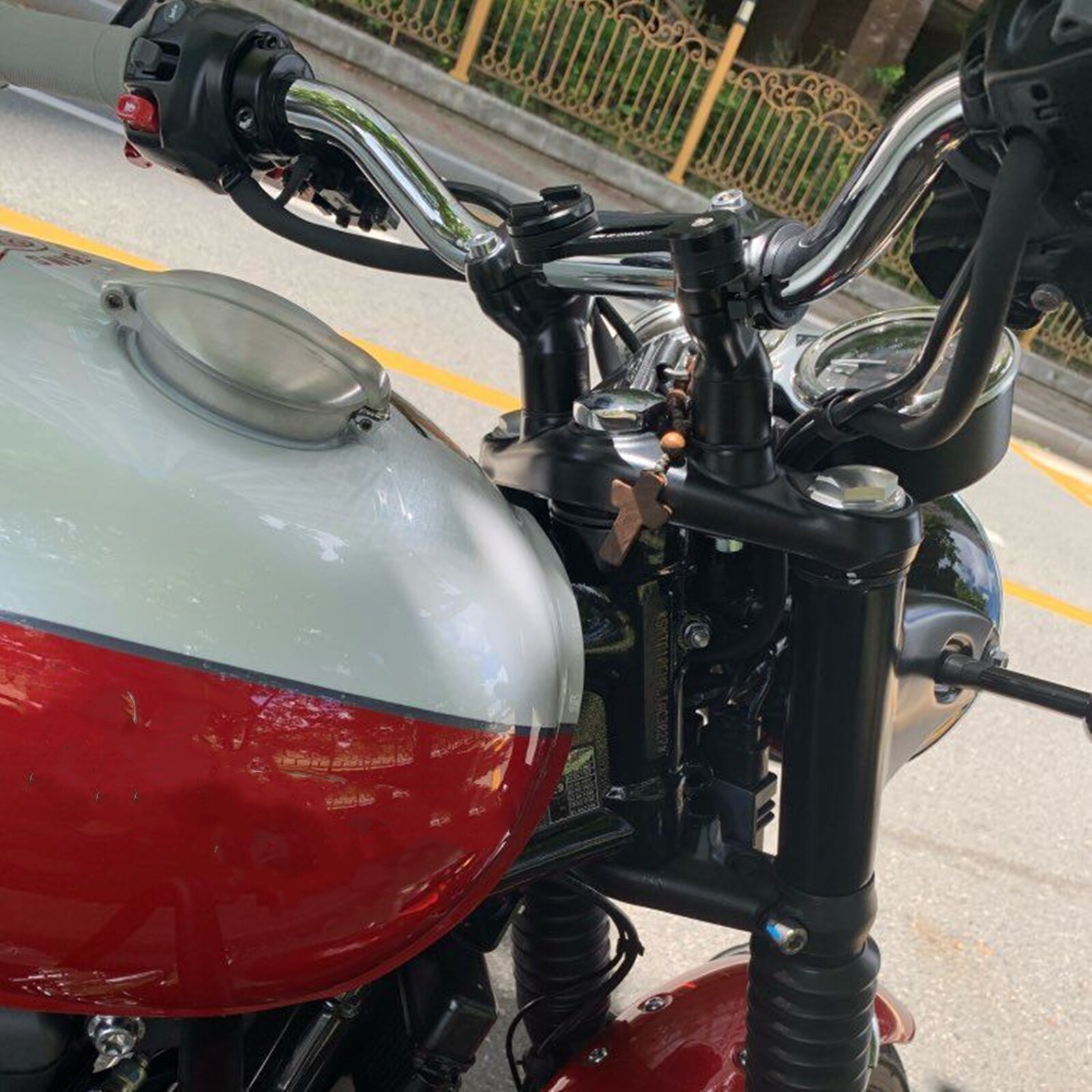 2pcs Black Handlebar Riser Clamp Fit For Triumph Bonneville T100 T120