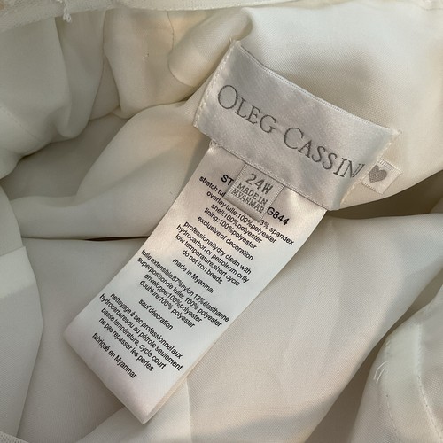 Oleg Cassini Illusion Beaded Lace Wedding Dress 24W Long Sleeve Gown 8CWG844 - Picture 12 of 12
