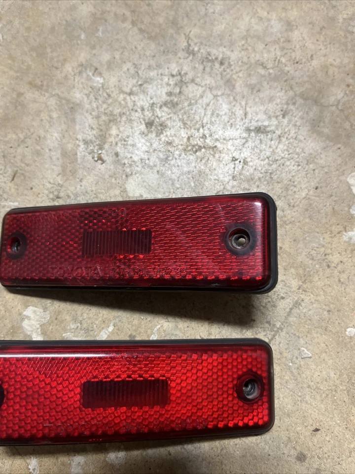 85-89 TOYOTA MR2 AW11 MARCADOR LATERAL TRASERO REFLECTOR ROJO OEM Juego de 2 Foto 3 de 4