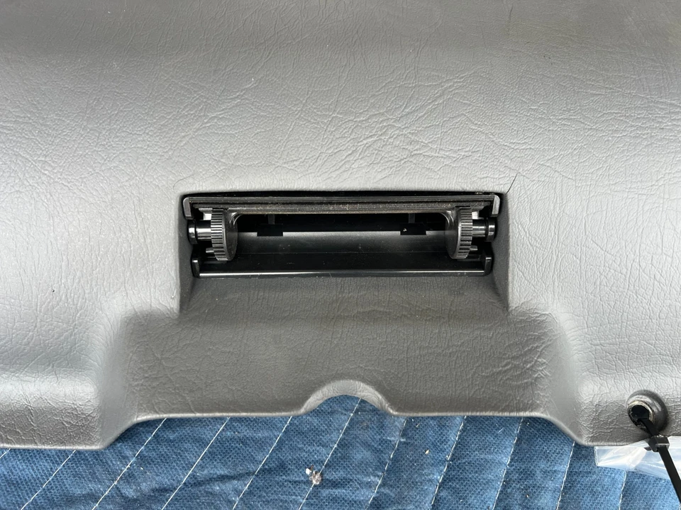 Volvo 740 940 1989-1995 sedán tablero derecho guantera compartimento gris OEM #3685EM Foto 3 de 4