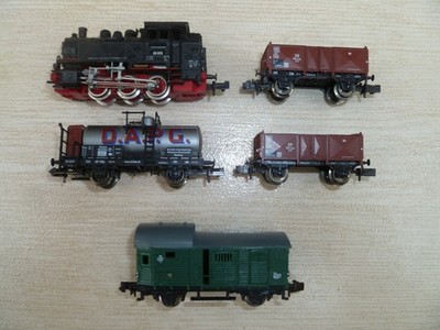 ROCO N Dapflok BR 80 028 mit Güterwagen mit Papieren
