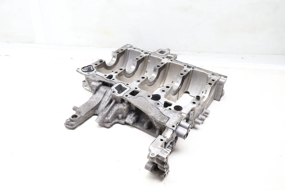 VW TOUAREG 2006-2009 4,2 L - Carcasa del cigüeñal/bloque inferior del motor Foto 4 de 4