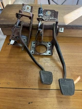 95-04 Toyota Tacoma / 96-02 4Runner Clutch and Brake Pedal Assembly OEM SET