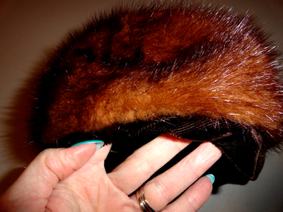 Vintage 1950s Union Made Mink Fur Pillbox Hat Dark Brown  display picture 1
