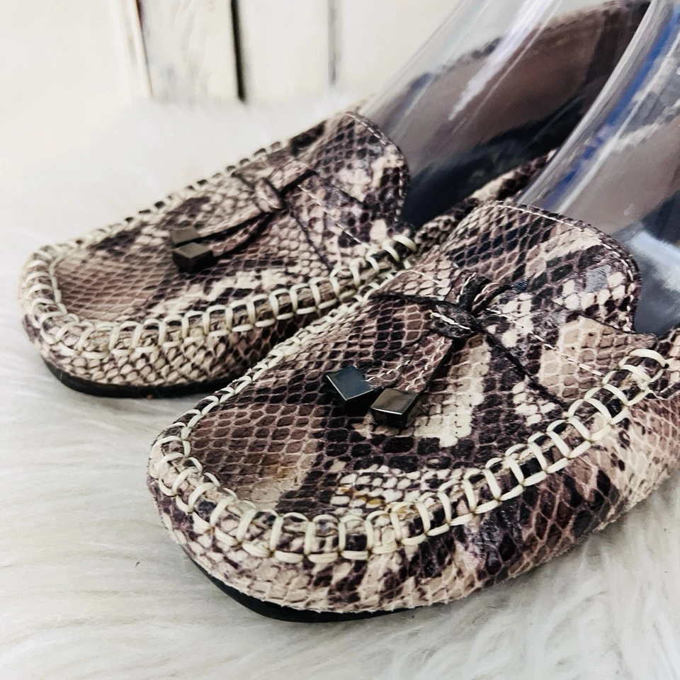 Zapatos mocasines cómodos Impo Dario de cuero gris y negro imitación piel de serpiente para mujer 8,5 M Foto 2 de 4