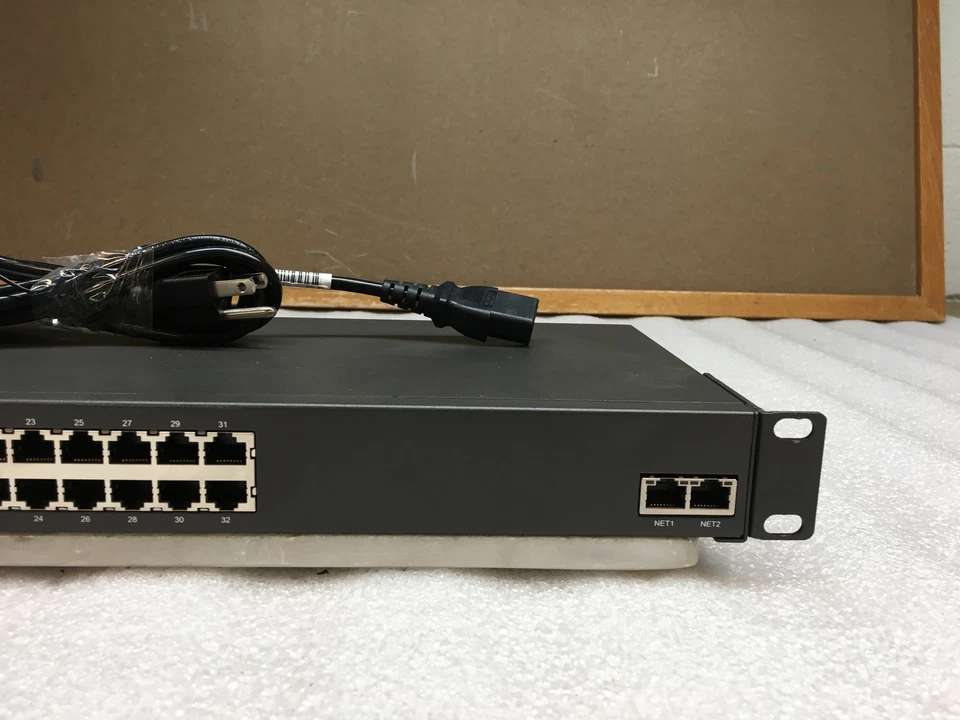 Black Box LES1532A LES1500 Device Server 32-Port Secure Serial Server with Cisc - Image 3 of 4