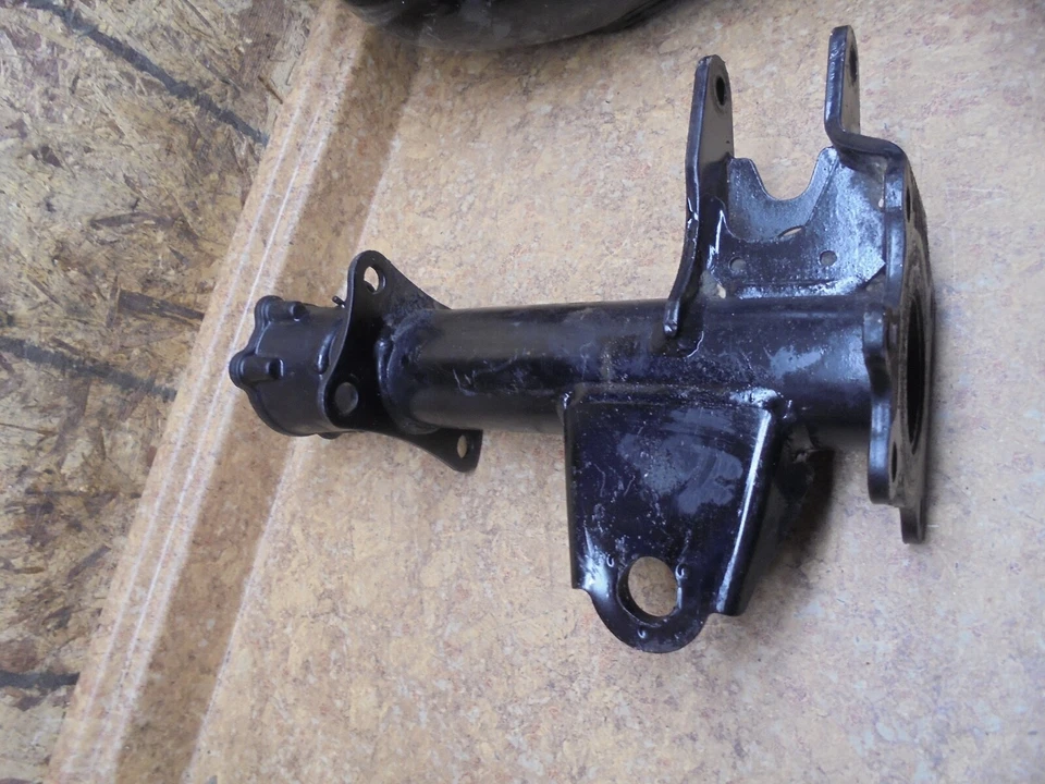 Yamaha Bear Tracker YFM250 250 2000 2001 eje de rueda trasera carcasa enganche portador Foto 2 de 2