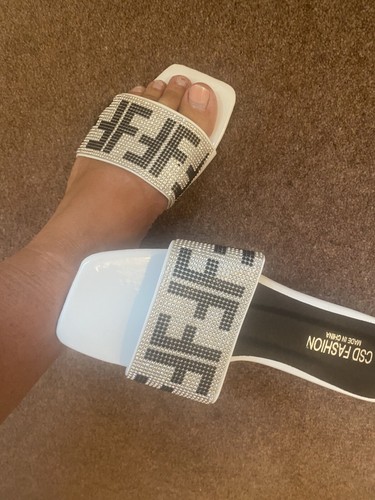 Stunning Ladies Saramart diamante FF sliders Brand New Size 6 BNIB white/black