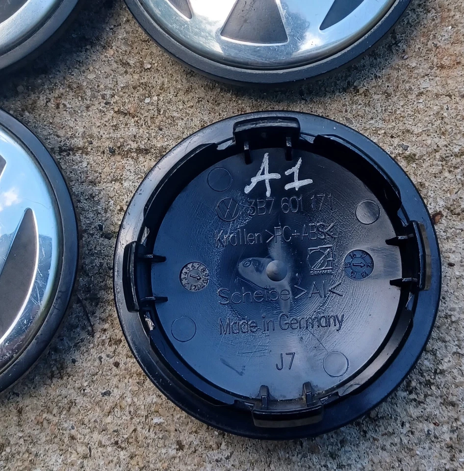 Juego de 4 tapas centrales Volkswagen Golf Jetta Passat, 2002-2020, p/n 3B7 601 171 A1 Foto 3 de 3