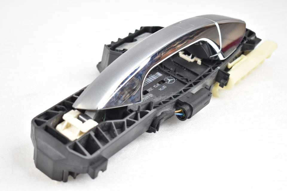 Manija de puerta exterior lado derecho Mercedes W218 CLS63 CLS400 12-18 sin llave Go OEM Foto 2 de 4