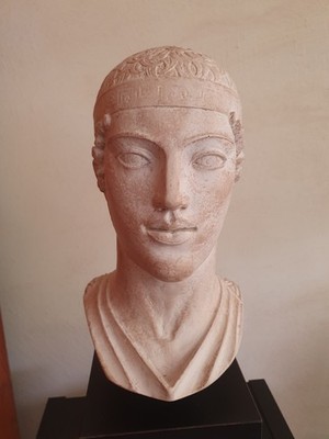 Büste, Replik der antiken Statue Wagenlenker von Delphi aus Kunststein, 31 cm