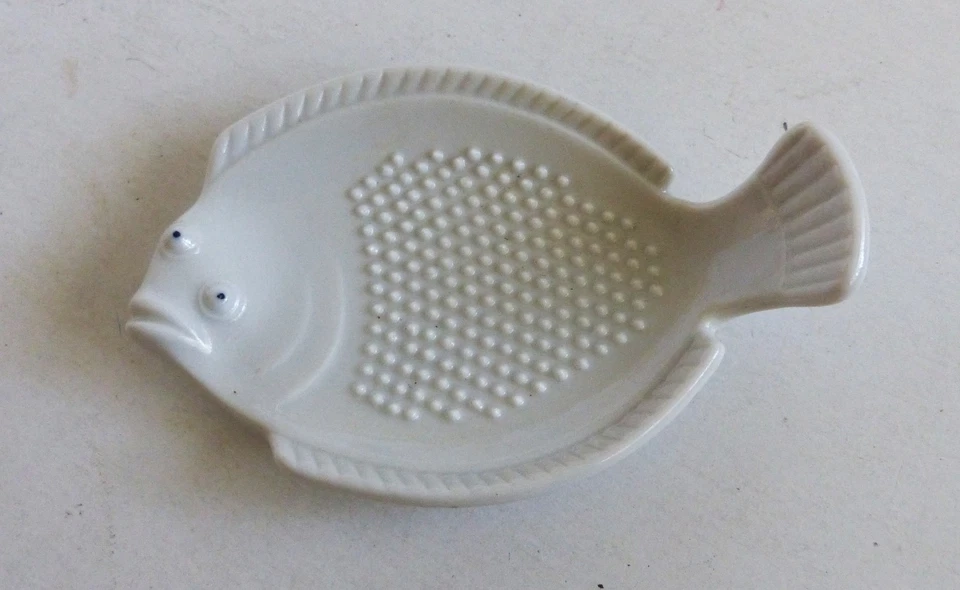 Joyce Chen Fischförmige Reibe Knoblauch Ingwer Wasabi Porzellan 4,5" lang Japan