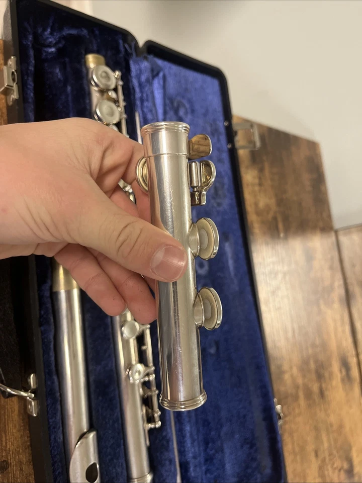 Flauta Artley 18-0 con estuche (puede necesitar pequeñas reparaciones) (excelente estado) Foto 4 de 4