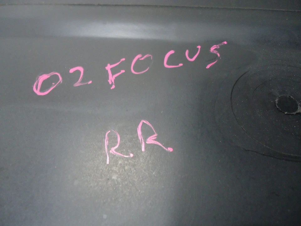 Ford Focus SE 2002 sedán interior puerta trasera derecha panel eléctrico pergamino Foto 2 de 4