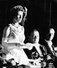 Queen Elizabeth Ii Speaking French Responds Toast Made French Pres- 1957 Photo