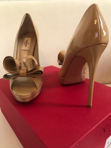 Scarpe décolleté originali Valentino Garavani Bow 39 beige pelle verniciata NUOVE IMBALLO ORIGINALE - Foto 9 di 12