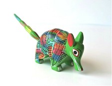 Arte popular mexicano místico pintado a mano de madera 'Alebrije' de Oaxaca - Armadillo