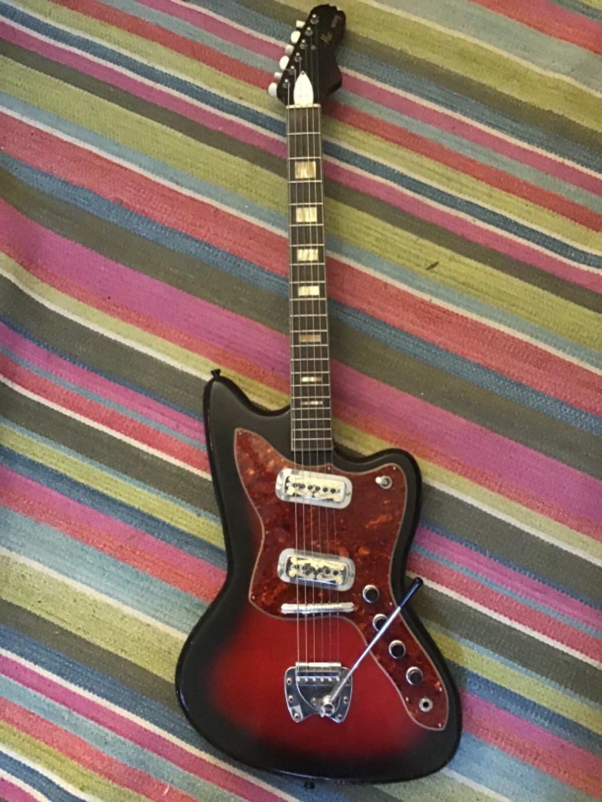 Harmony Solid Body Electric Guitars >> Vintage Guitar and Bass