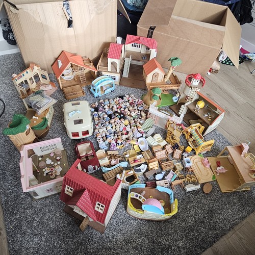 Großes Sylvanian Families Konvolut, Haus, Figuren, Möbel, Zubehör. Restposten