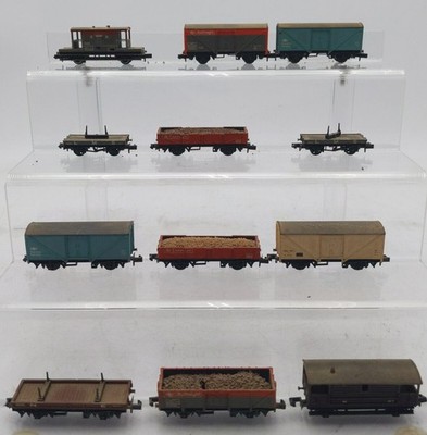 Peco & Other N Scale Assorted Freight Cars [12] EX