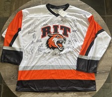 OT RIT Tigers Hockey Jersey M. USA Signed By Team 2010-13? Rochester Inst. Tech
