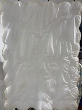 Dacron Crib Comforter White Floral Embroidered Scalloped Edges 43  X 32  RARE