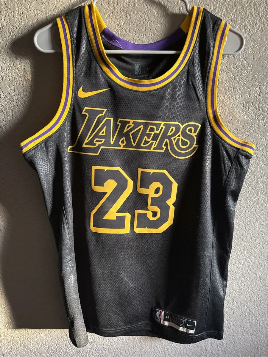 Preços baixos em Nike Lebron James Preto Roupas e Souvenirs para