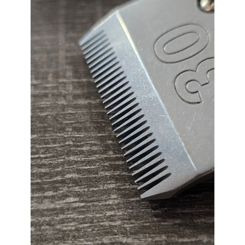 Wahl #30 Competition Series Pet Trimmer - FINE - Detachable Blade - Picture 7 of 8