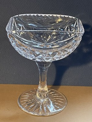 Glas Bon Bon Schale auf schönem Stielsockel rechteckig Kristallschliff Design
