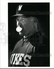 Press Photo Larry Devoe Wellingtion Coach - cvb34814