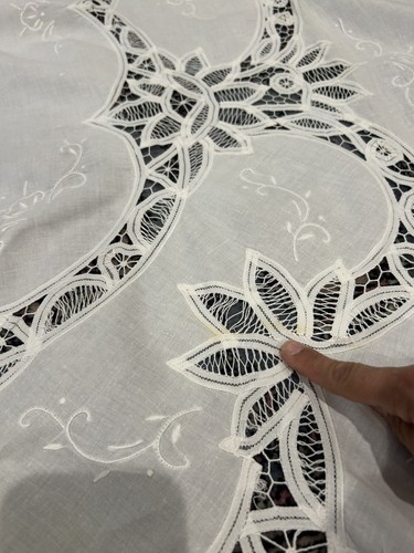 Vintage Linen Embroidered Tablecloth 66x 85” - Picture 10 of 10